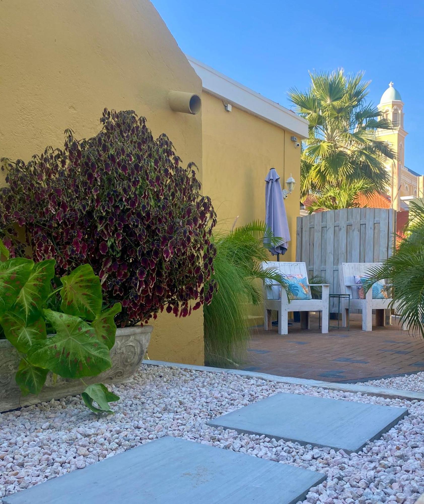 Historic Building The Palm Backyard Studio-Apartment Willemstad, Curacao Feel Home Away From Home Exterior photo